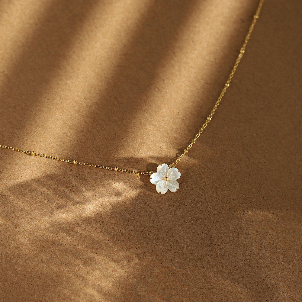 Collar Flor Pura - Acero Inoxidable bañado en Oro de 18k