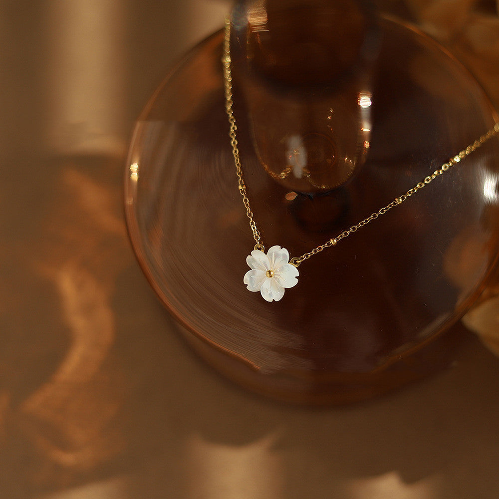 Collar Flor Pura - Acero Inoxidable bañado en Oro de 18k
