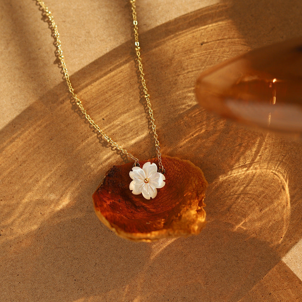 Collar Flor Pura - Acero Inoxidable bañado en Oro de 18k