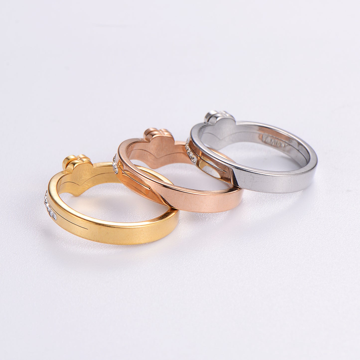 Anillo Divina - Acero Inoxidable bañado en Oro de 18k