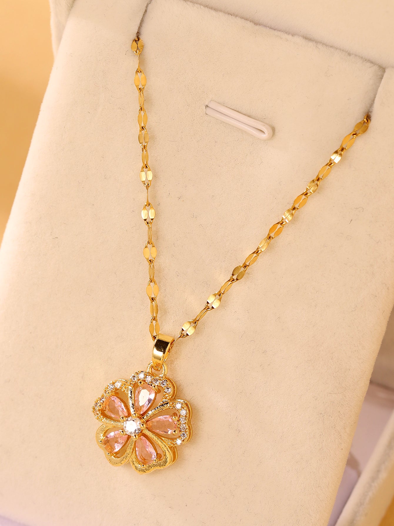 Collar Flor de Oro - Acero Inoxidable bañado en Oro de 18K