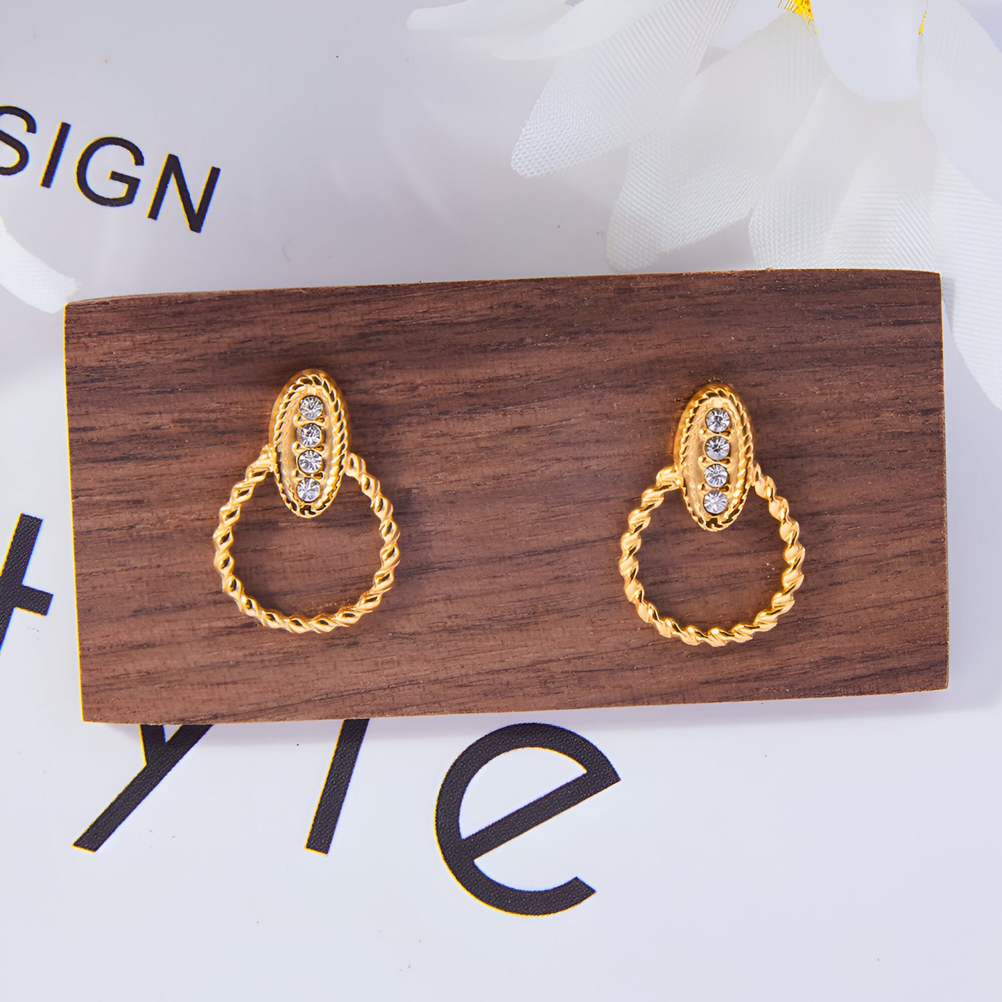Aretes Elegantes - Acero Inoxidable bañado en Oro de 18K